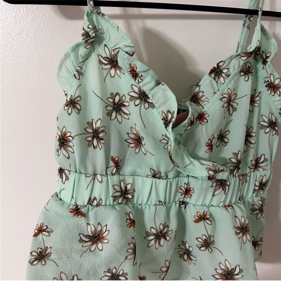 Vera Moda Cropped Ruffle Floral Tank Top - Picture 3 of 6